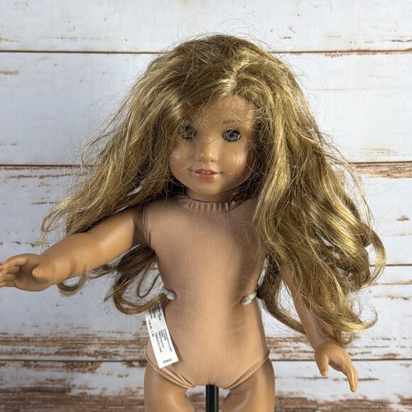 AMERICAN GIRL DOLL Tan Skin, Green Eyes, Light brown Hair Leah Clark - Picture 2 of 10